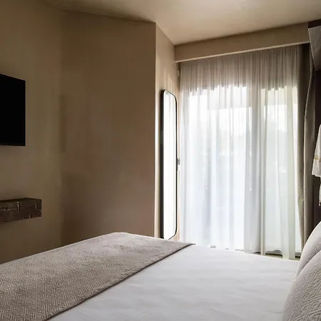 Pournari Center Aparthotel